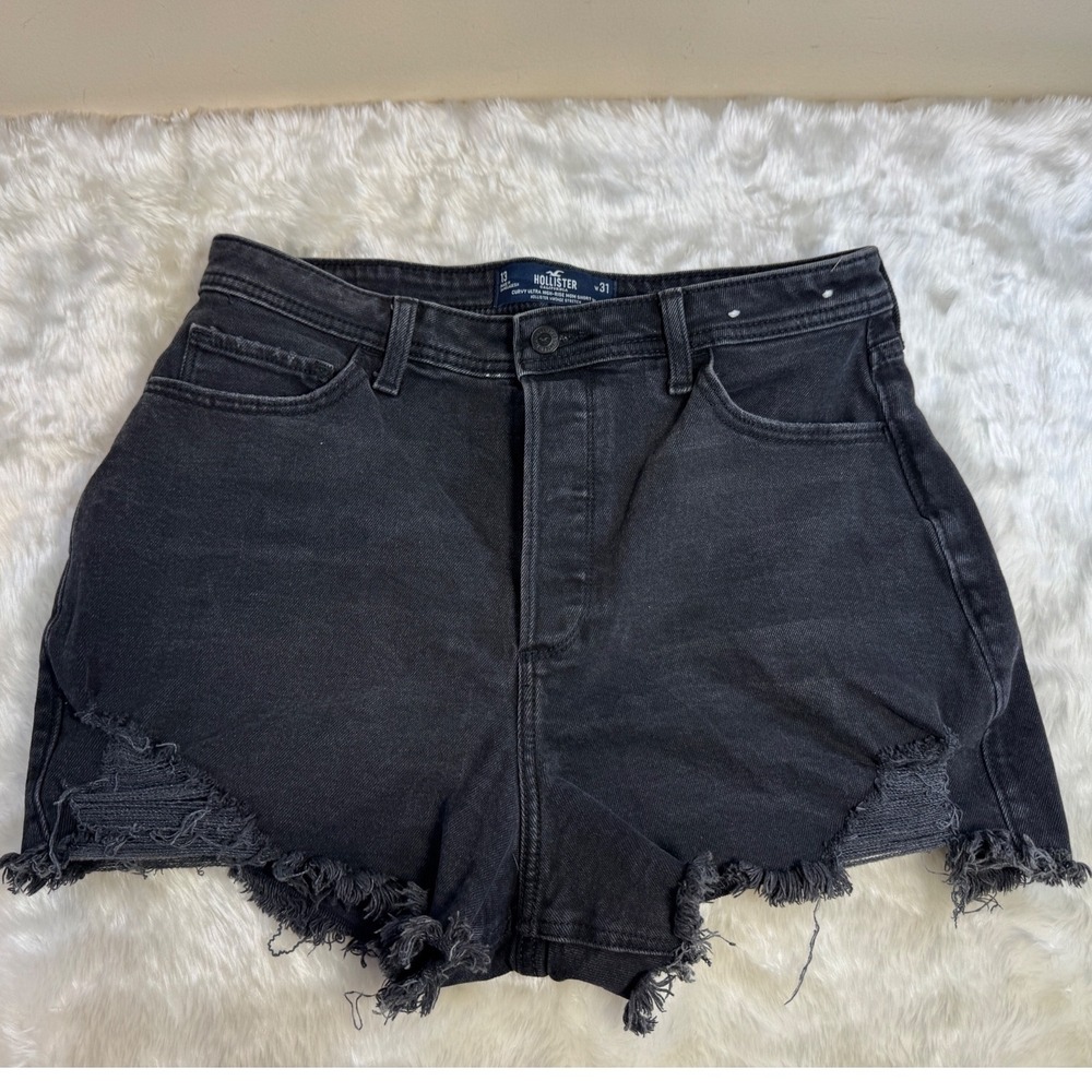 Hollister Curvy Ultra High-Rise Mom Short Black Distressed Button Fly Size 13 31